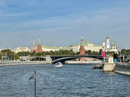 "По самой главной улице Москвы" - круглогодичная речная экскурсия на яхте флотилии "Рэдиссон".
