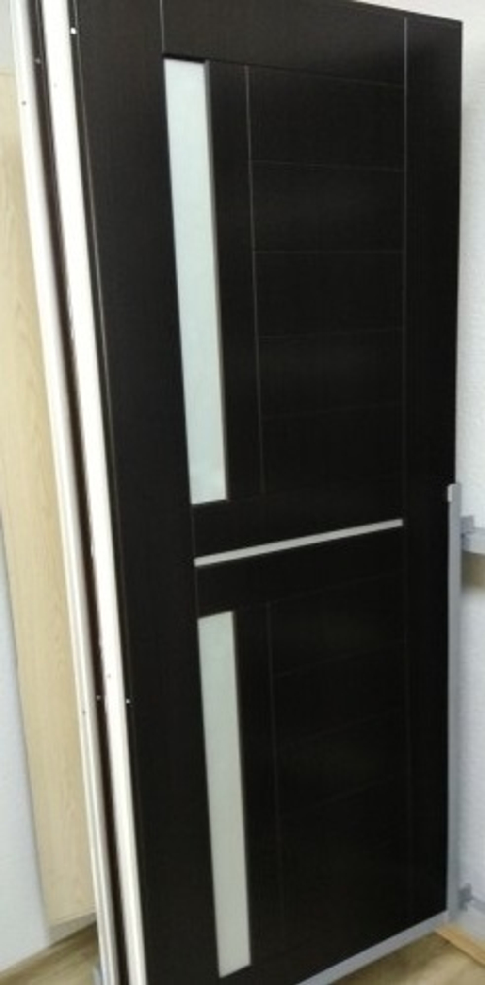 Входная металлическая дверь Лабиринт Cosmo 2К (Космо ) 02 Венге, белые стекла