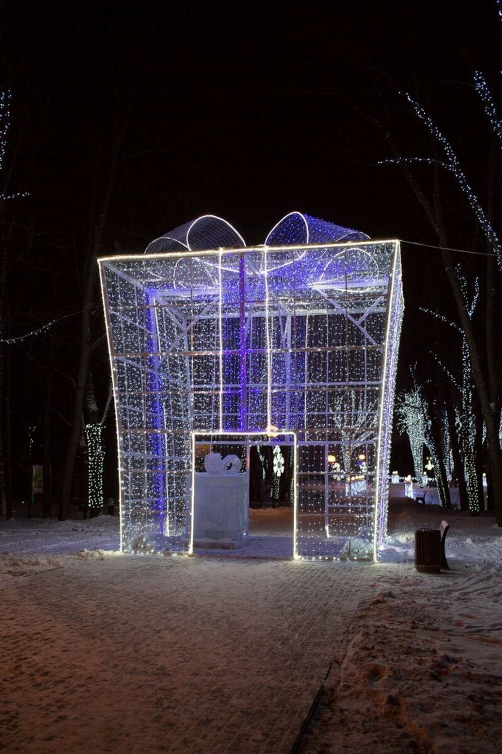 Светодиодная конструкция "Большой Подарок"