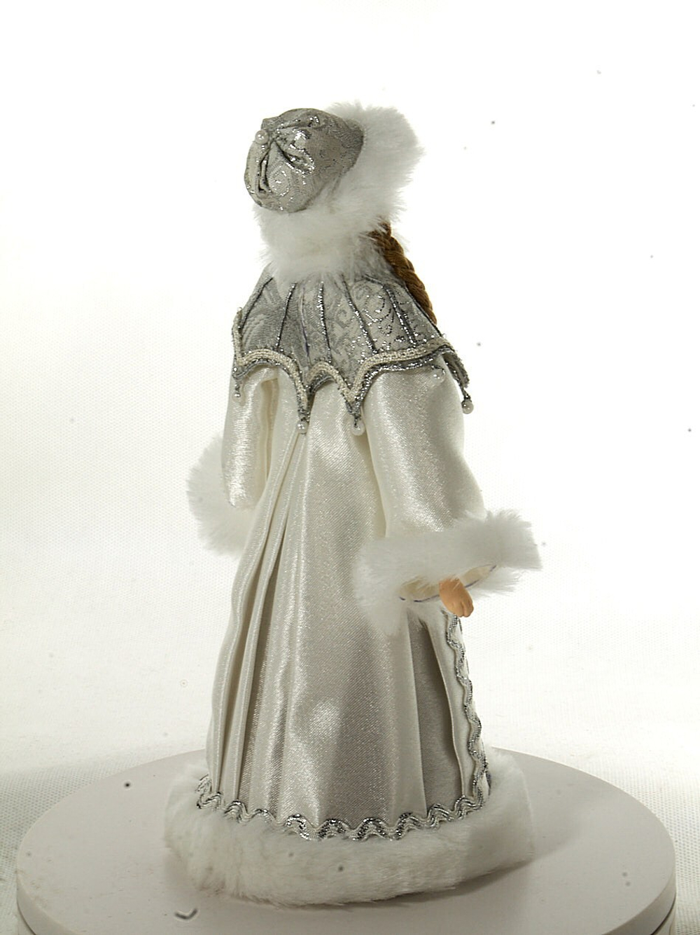 Кукла фарфоровая Снегурочка в шубке с пелериной. Новогодний сувенир ручной работы