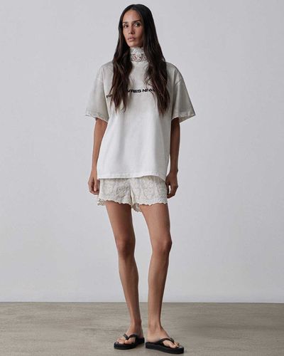 Топы, футболки и лонгсливы