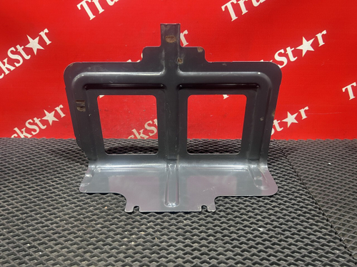 Кронштейн брызговика левого 2021г