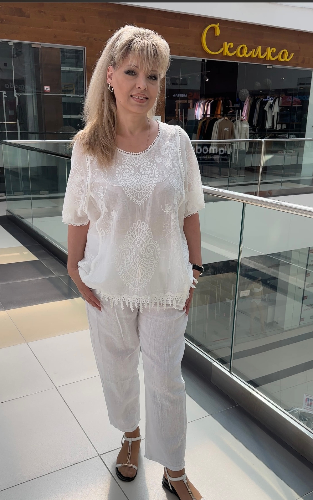 Белый нарядный ажурный блузон