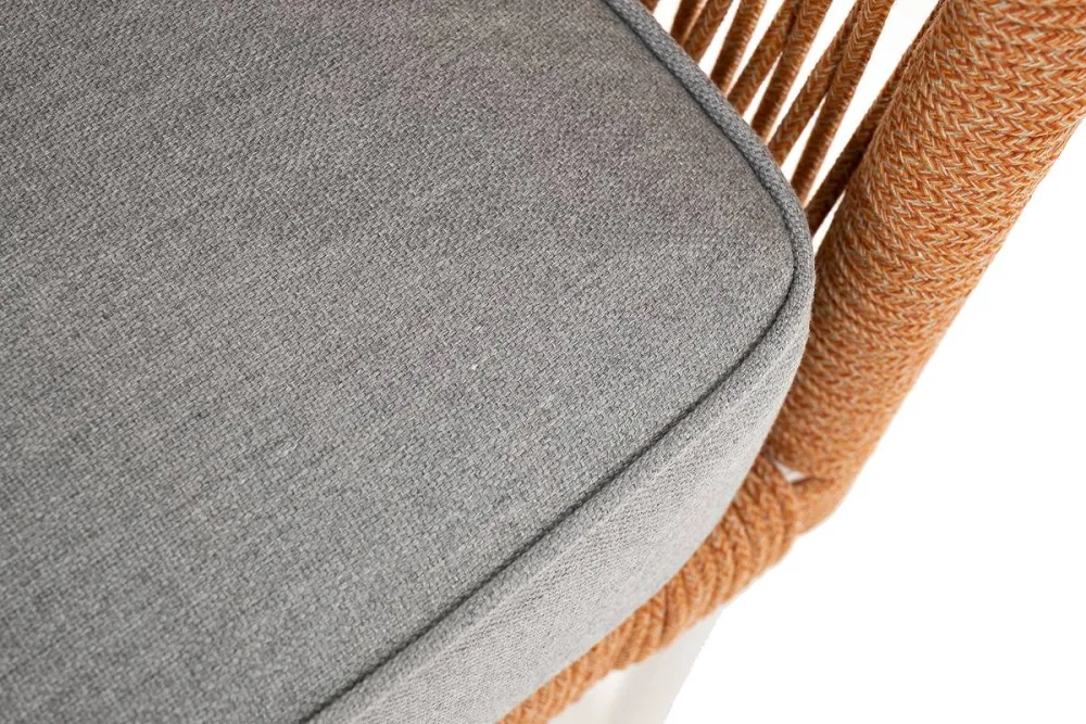 "Канны" диван 2-местный плетеный из роупа, каркас алюминий светло-серый (RAL7035) муар, роуп оранжевый меланж круглый, ткань светло-серая