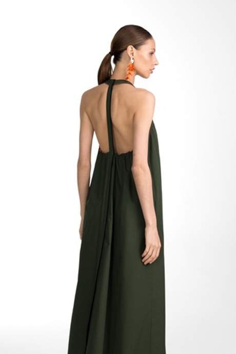 Сарафан зеленого цвета с полоской на спине