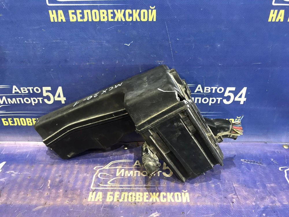Блок предохранителей подкапотный TOYOTA PRONARD 2000