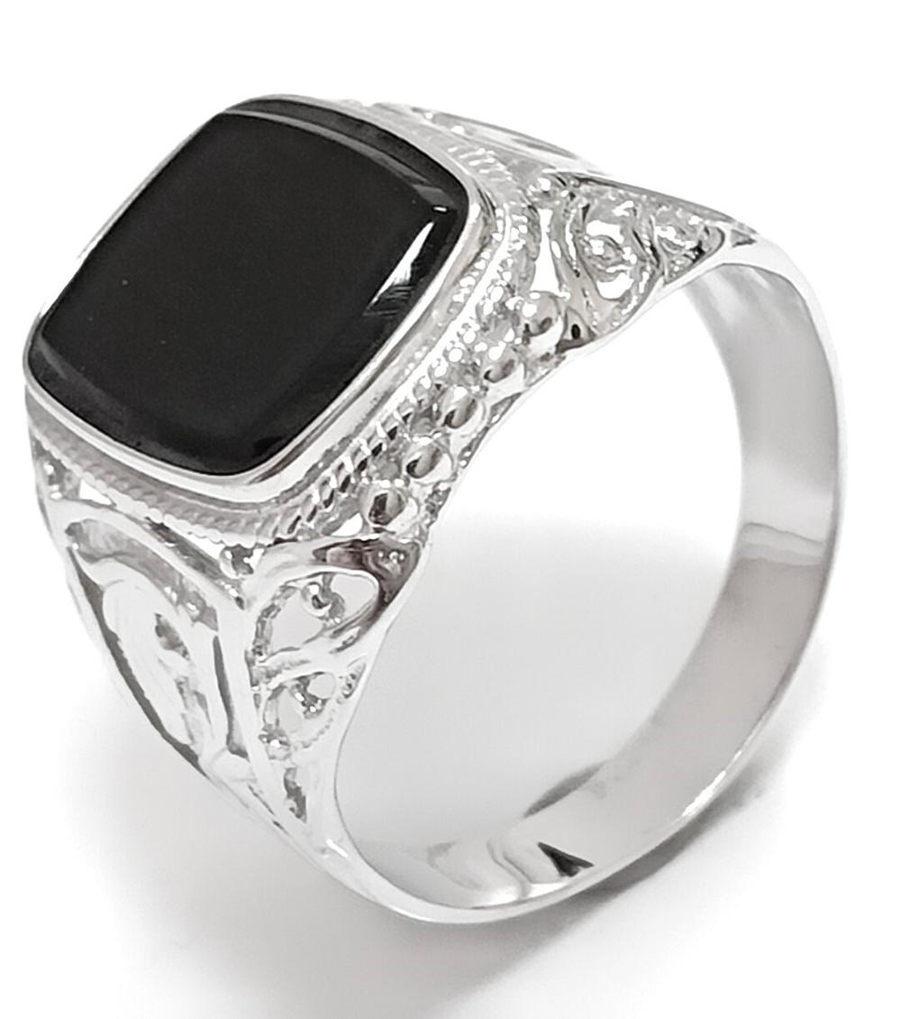 Ювелирное кольцо из серебра