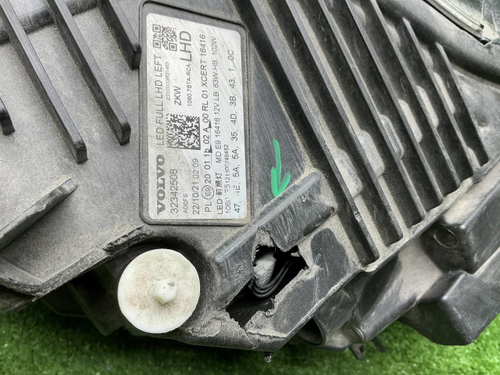 Фара левая Volvo XC60 2 (2021-2025) LED