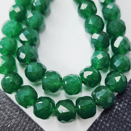 Изумрудный кварц, бусины куб, р-р примерно 6.5мм, красивая огранка