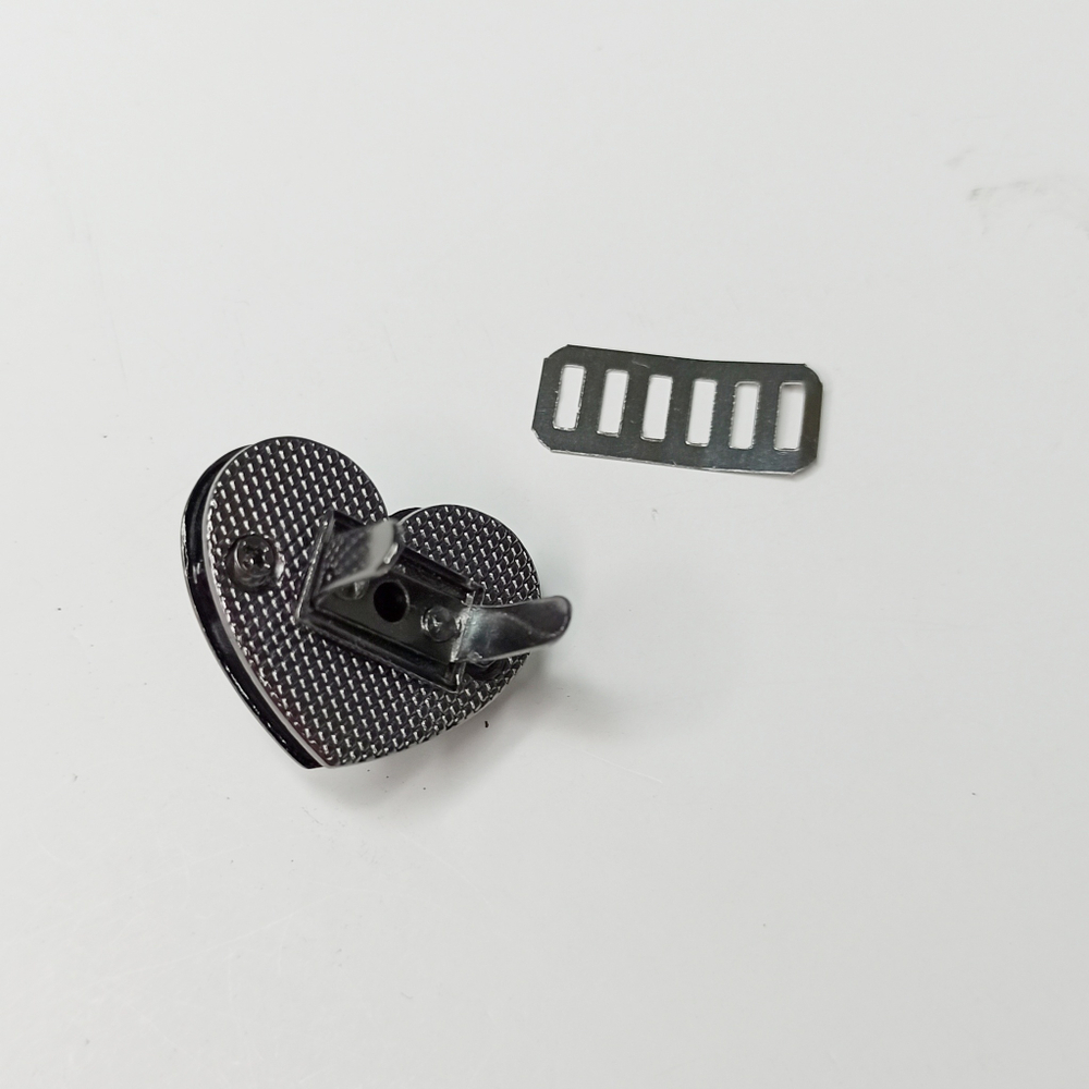 Замок вертушка на винтах 25*30 сердце Черный никель