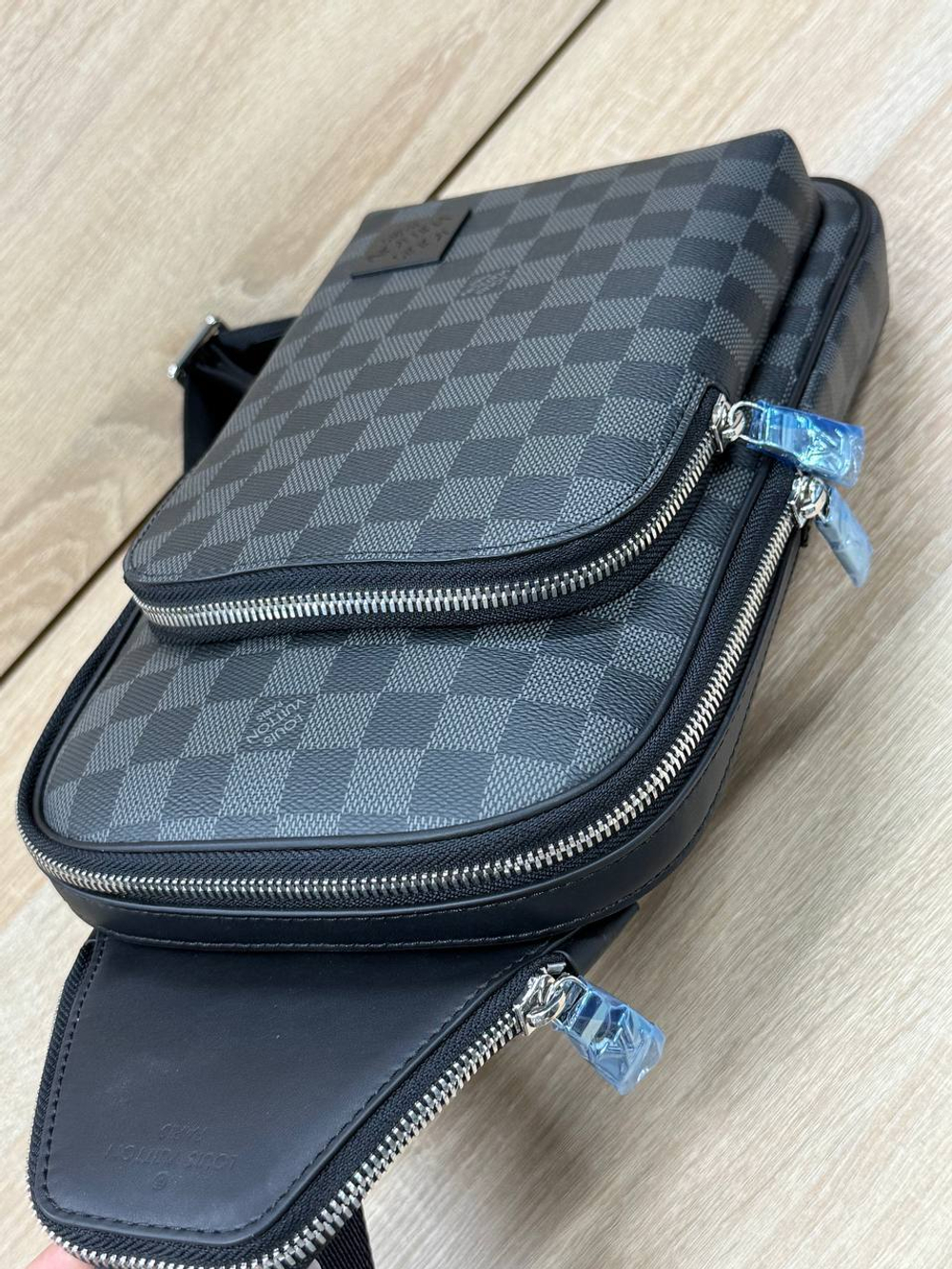 Сумка-мессенджер Louis Vuitton