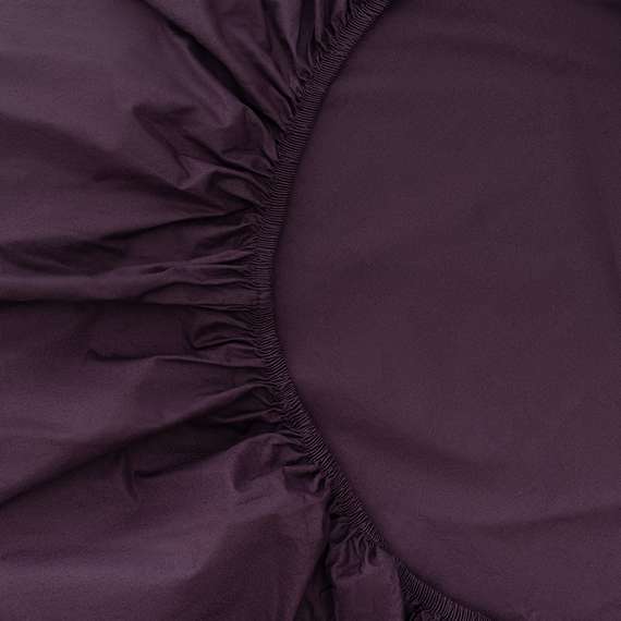 Простыня на резинке из стираного перкаля сливового цвета из коллекции essential, 200х200х30 см