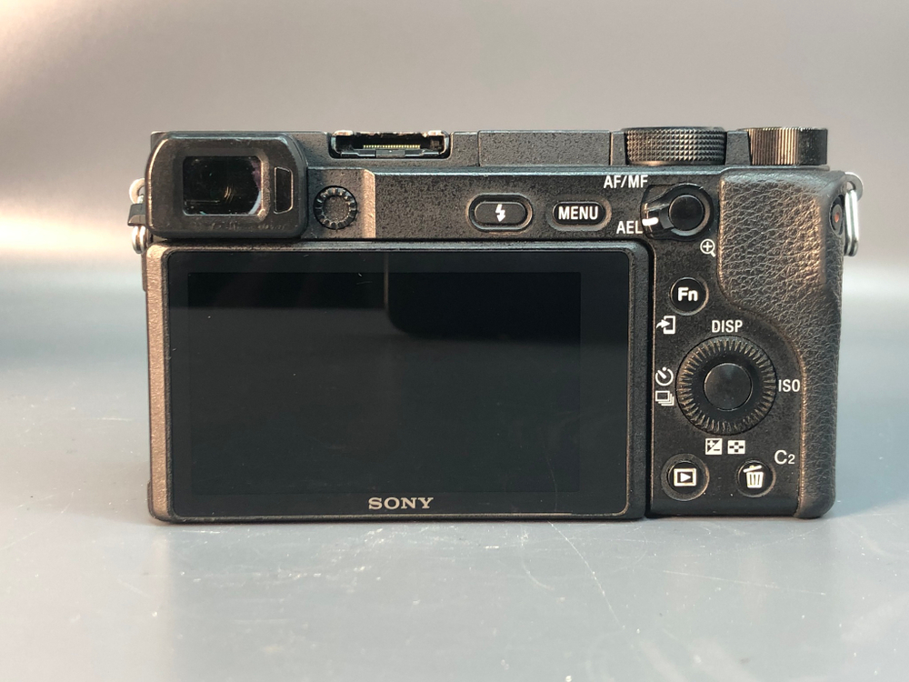 Sony A6400, 28000 кадров пробега.