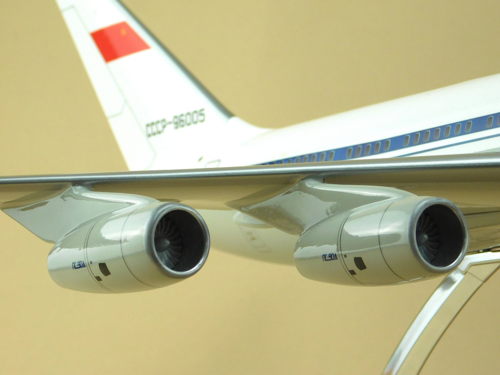 Модель самолета Ил-96-300 (М1:100, Аэрофлот СССР-96005)