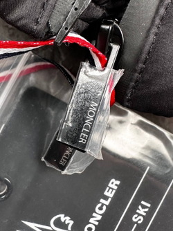 Пуховик Moncler