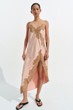 ZARA АТЛАСНОЕ ПЛАТЬЕ С КРУЖЕВОМ — ZW COLLECTION, ПУДРОВО-РОЗОВЫЙ