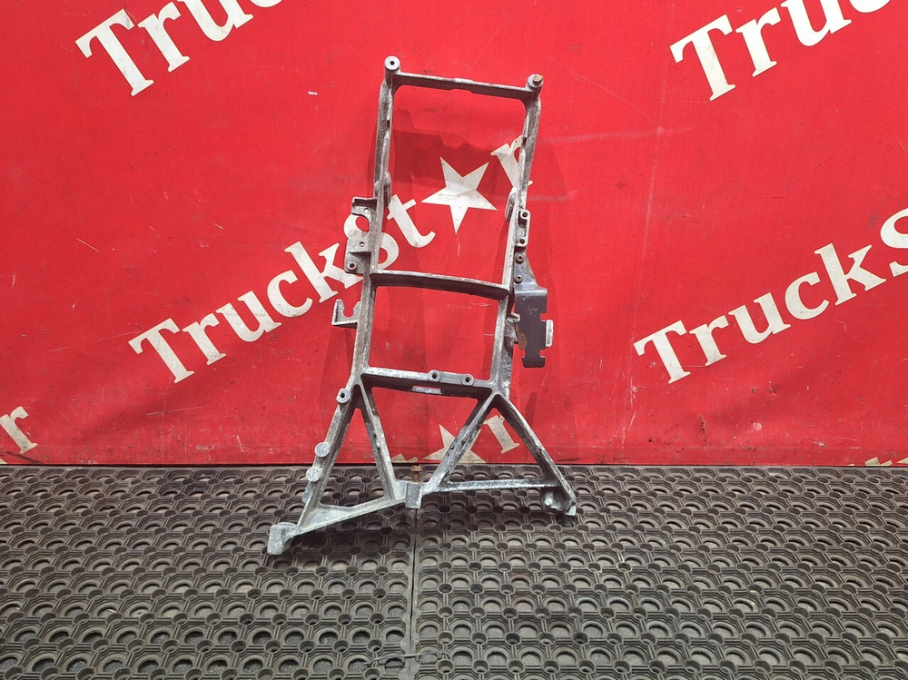 Кронштейн (уценено) фары левой