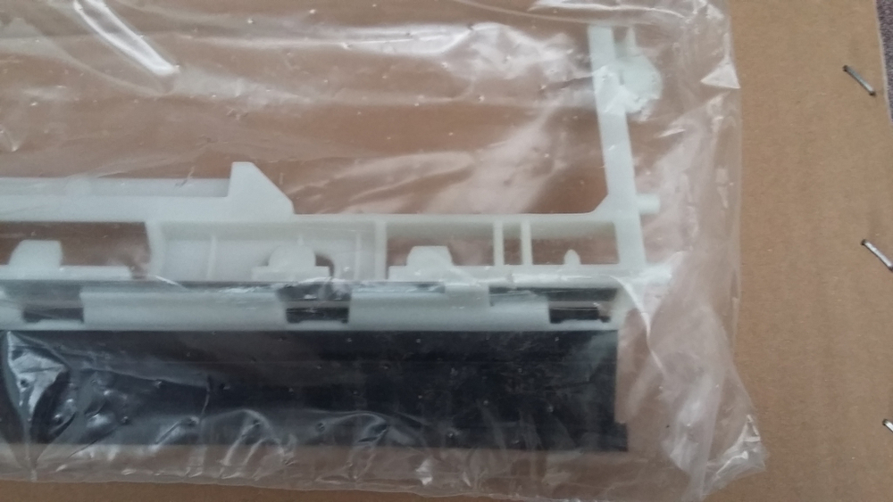 Нижний уплотнитель на планке для посудомоечной машины BOSCH 11003600 11027722