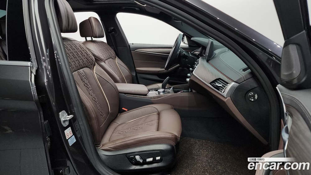 BMW 5 Series (G30) 530i xDrive M Sports (10.2020)
