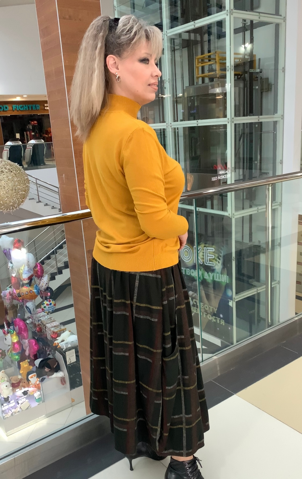 Длинная юбка в клетку с карманами