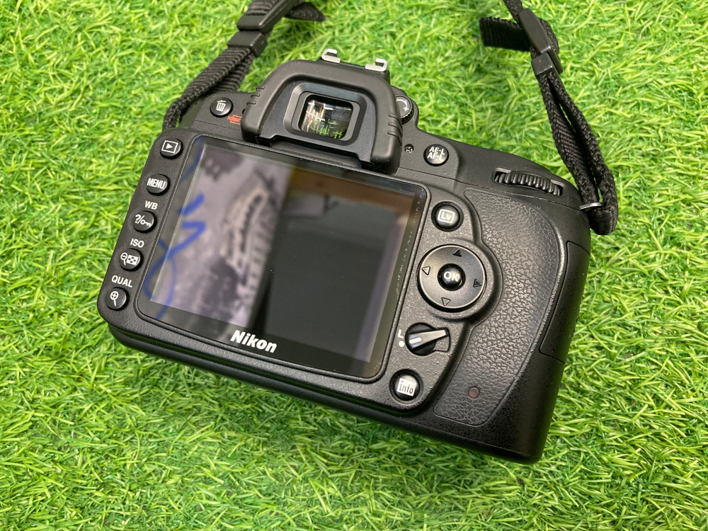 Nikon D90 9.300 кадров
