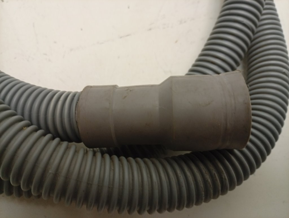 DIS5831 ктп4 Сливной шланг для посудомоечной машины Beko 1740160300 б/у