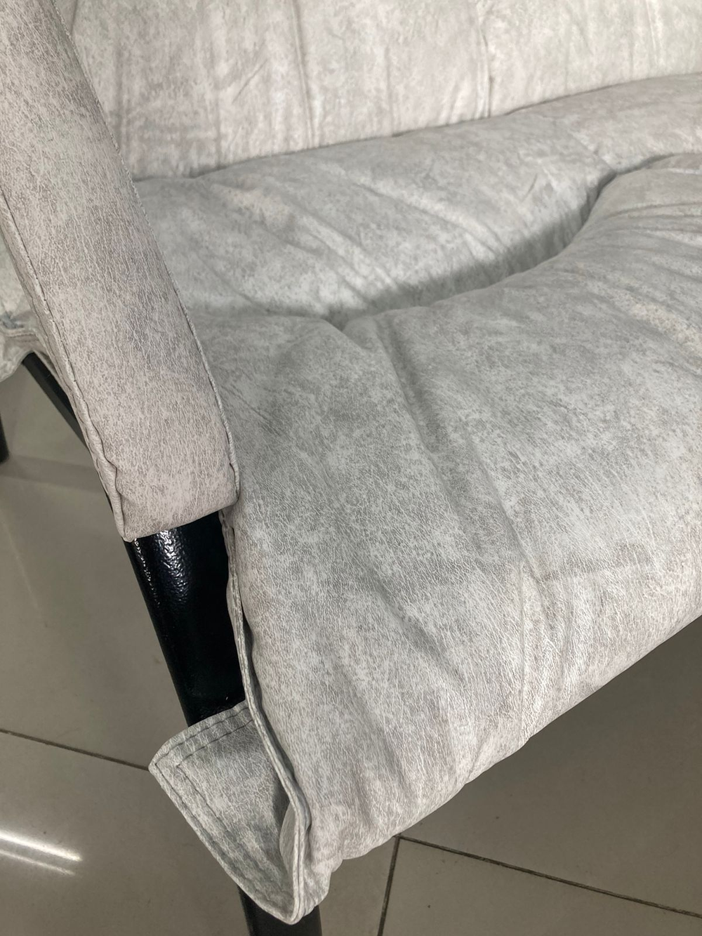 Диван Фортуна-5 (18) 2-х мест разборный к/з бел.серый каркас черный