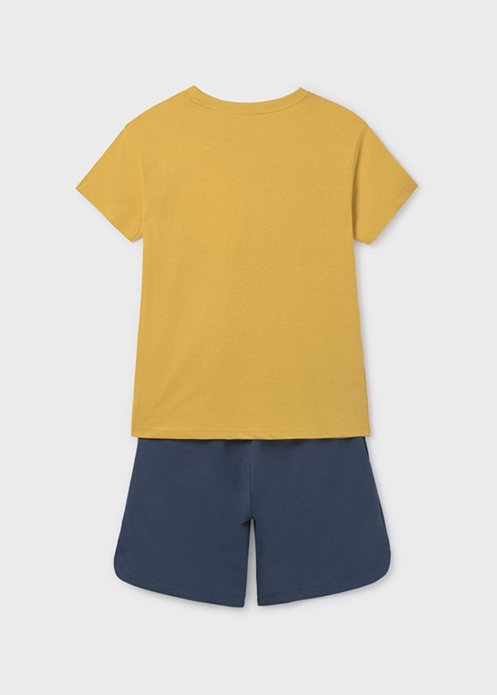 футболка с шортами