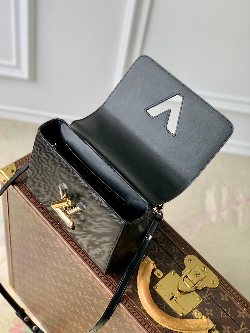 Louis Vuitton Twist MM