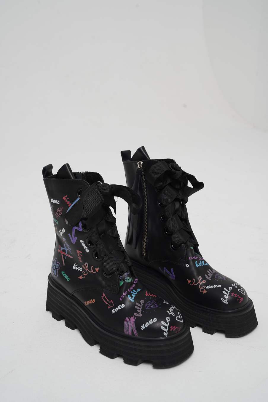 Ботинки на массивной подошве