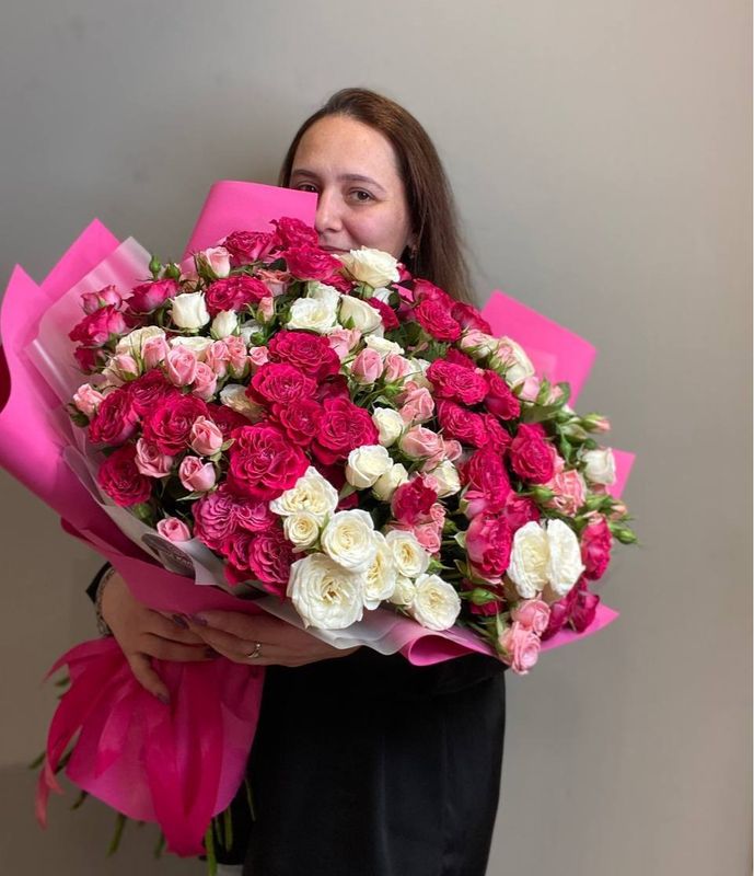 Букет-микс из кустовых роз (в упаковке)