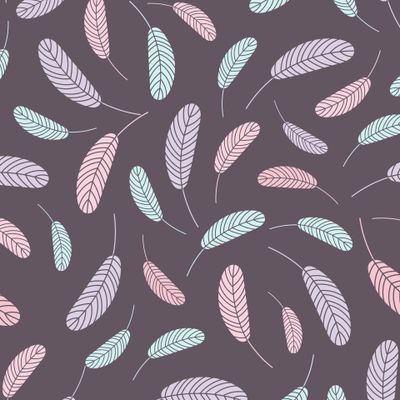 Паттерн с  перьями на темно фиолетовом фоне