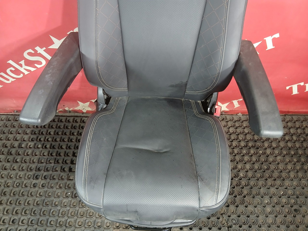 Комплект сидений пневматических 2023г