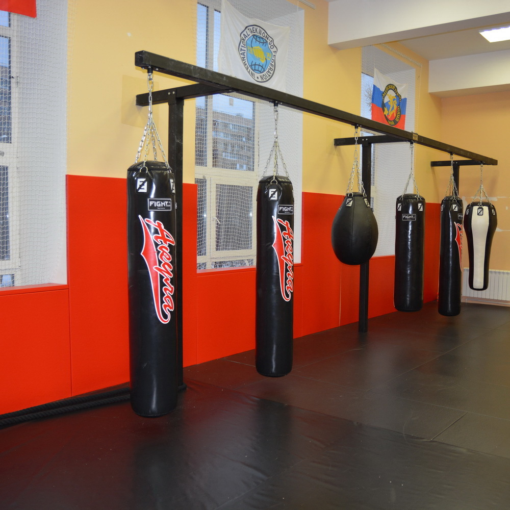 Конструкции для крепления мешков пристенные