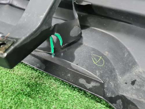 Юбка переднего бампера Toyota Land Cruiser 200 (2015-2021) Executive Lounge