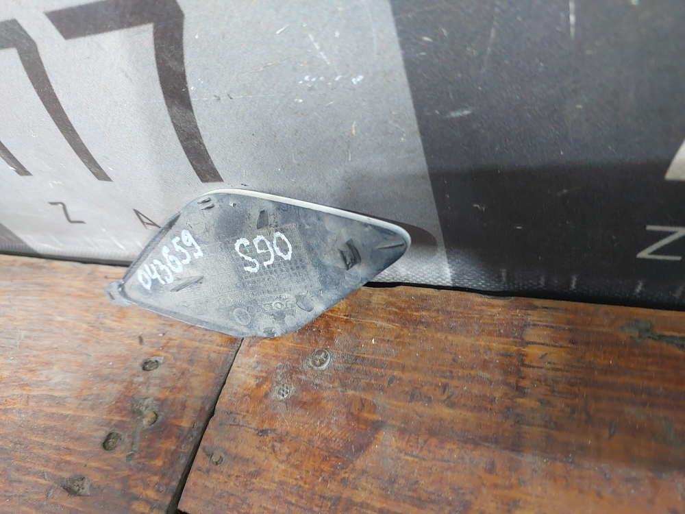 Заглушка буксировочного крюка Volvo S90 2 16-нв Б/У Оригинал 31383298