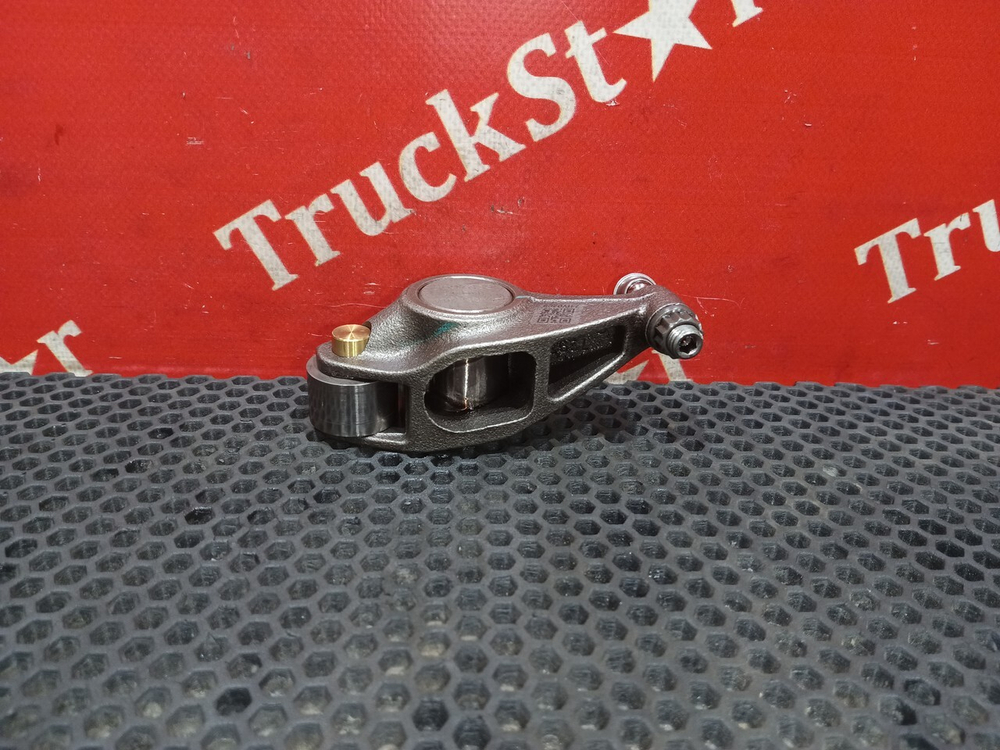 Коромысло впускного клапана 2024г.