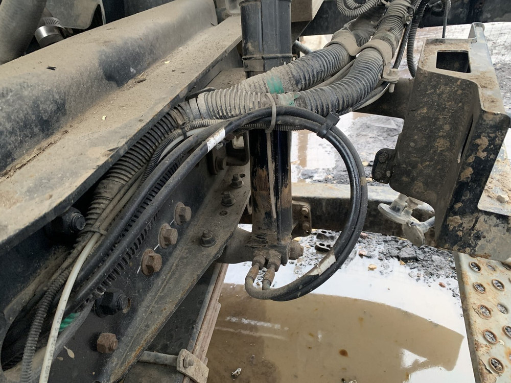 Цилиндр подъёма кабины 2023г.