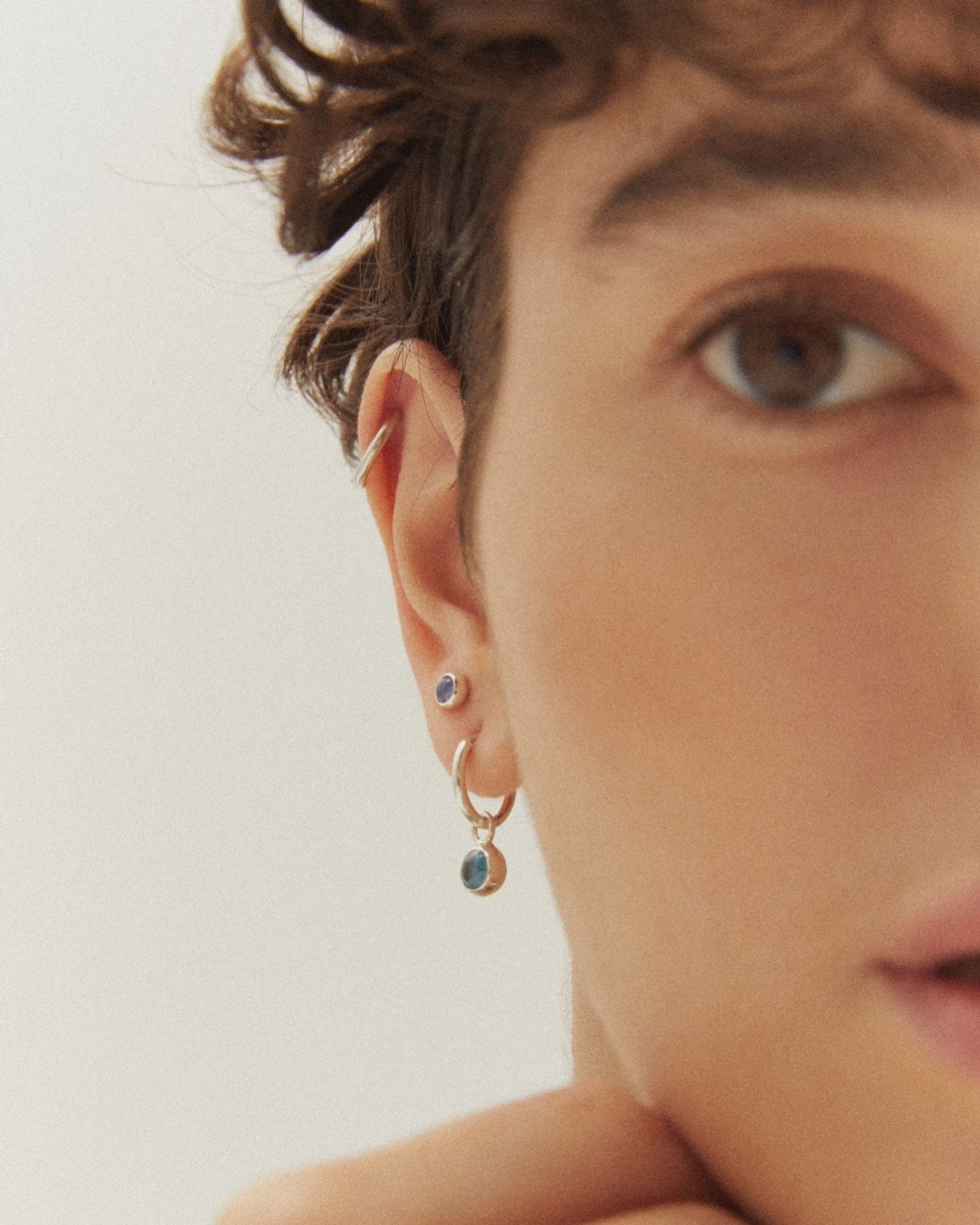 Моносерьга Beta с танзанитом