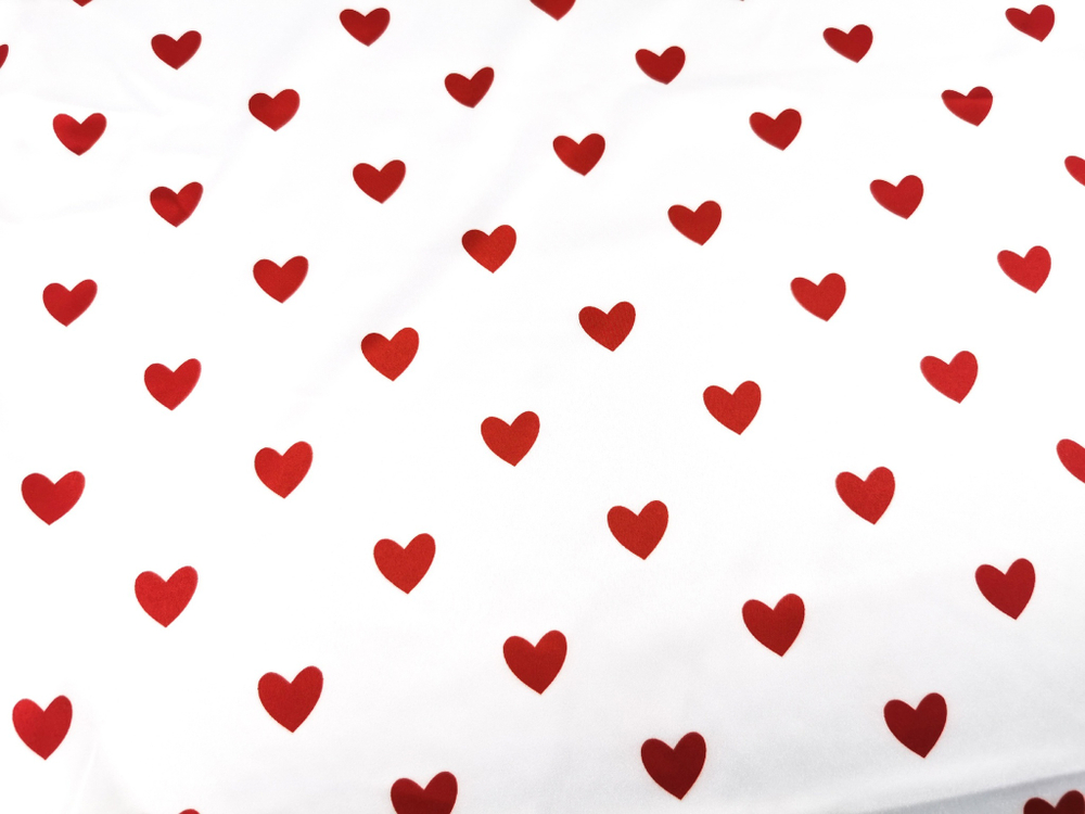Эластичный бельевой атлас-стрейч, сердечки на молочном фоне, (Арт: ASP-001)