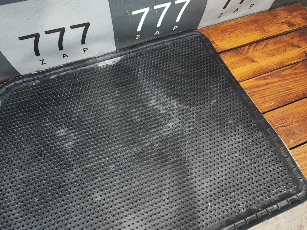 Коврик заднего ряда салона Toyota Sienna 1 02-03 Б/У Оригинал PT2080802101