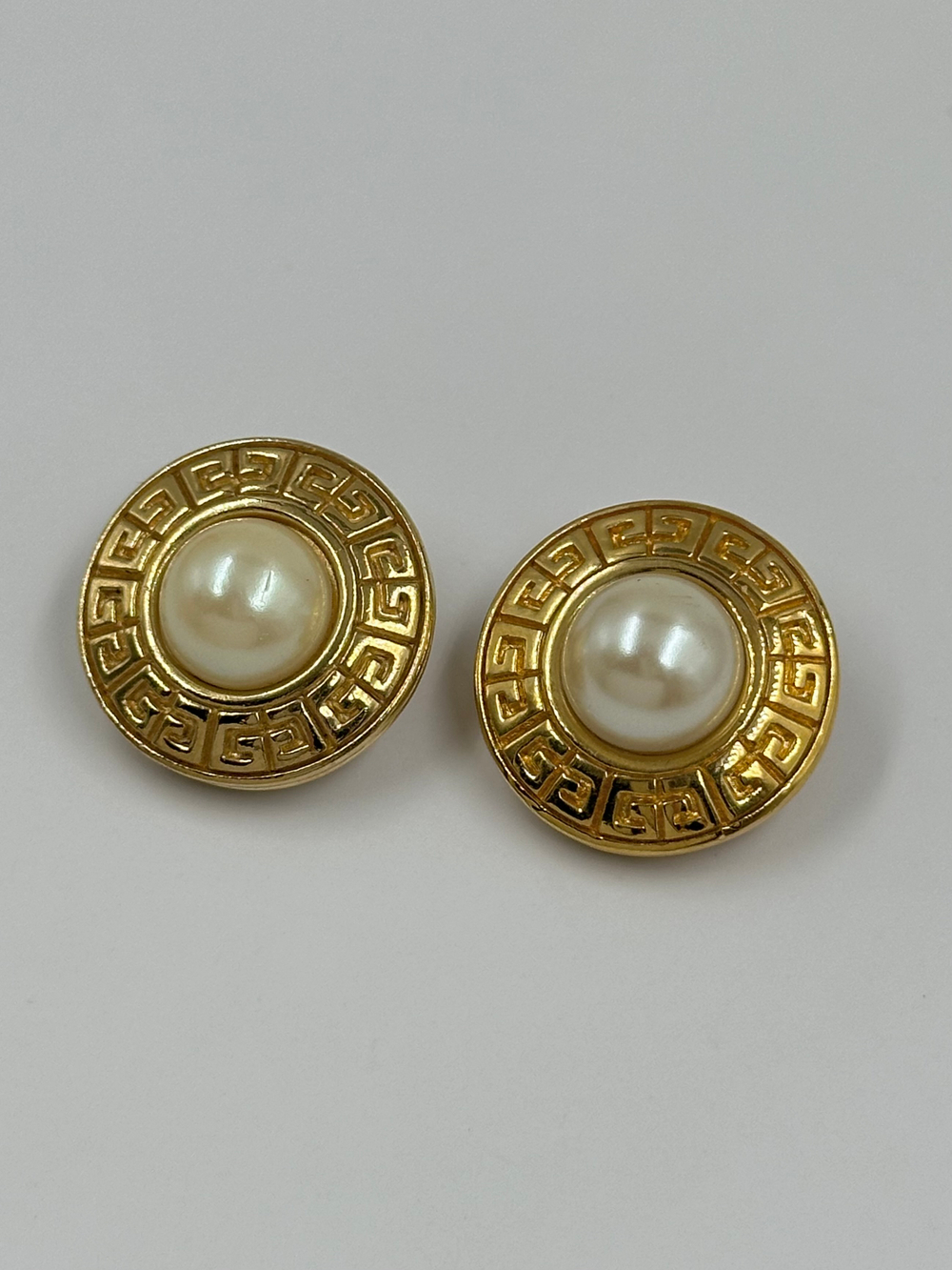 Клипсы с «жемчугом» Givenchy