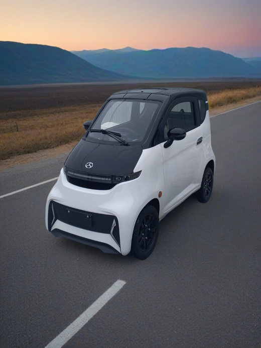 Белый (с черными крышей и капотом) микромобиль JJ2000 (электрический четырехколесный скутер)