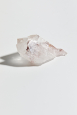 Горный хрусталь с гематитовым фантомом