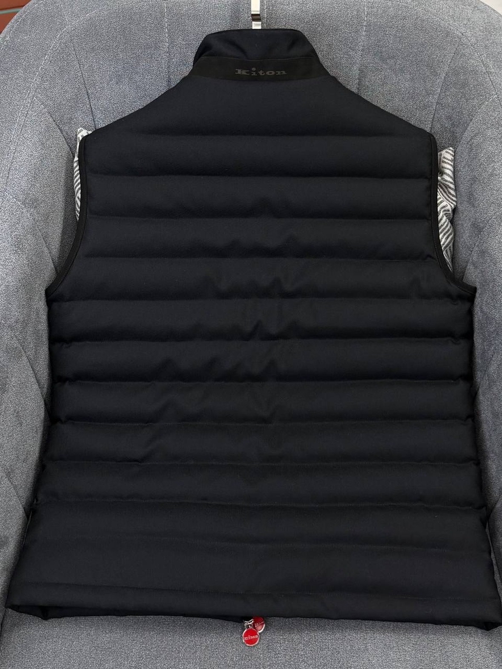 Пуховый жилет Kiton