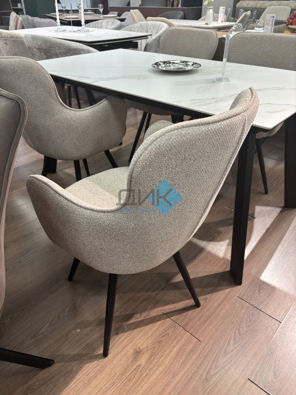 Стул DikLine 503 поворотный опоры чёрные