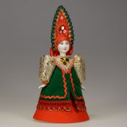 Сувенирная кукла в большой душегрее и кокошнике