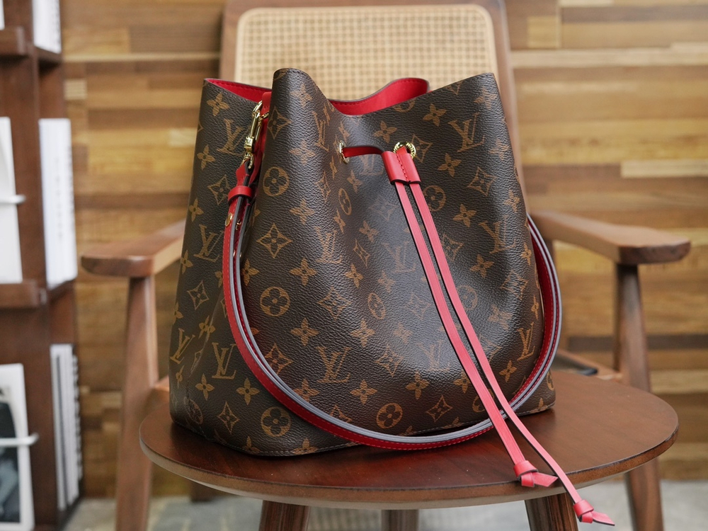 Louis Vuitton NeoNoe MM