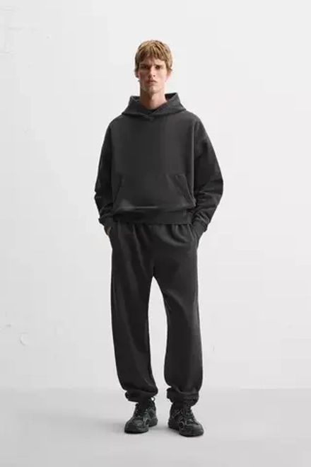 ZARA ТОЛСТОВКА BOXY FIT ИЗ ТКАНИ С ЭФФЕКТОМ ПОТЕРТОСТИ, ЧЕРНЫЙ