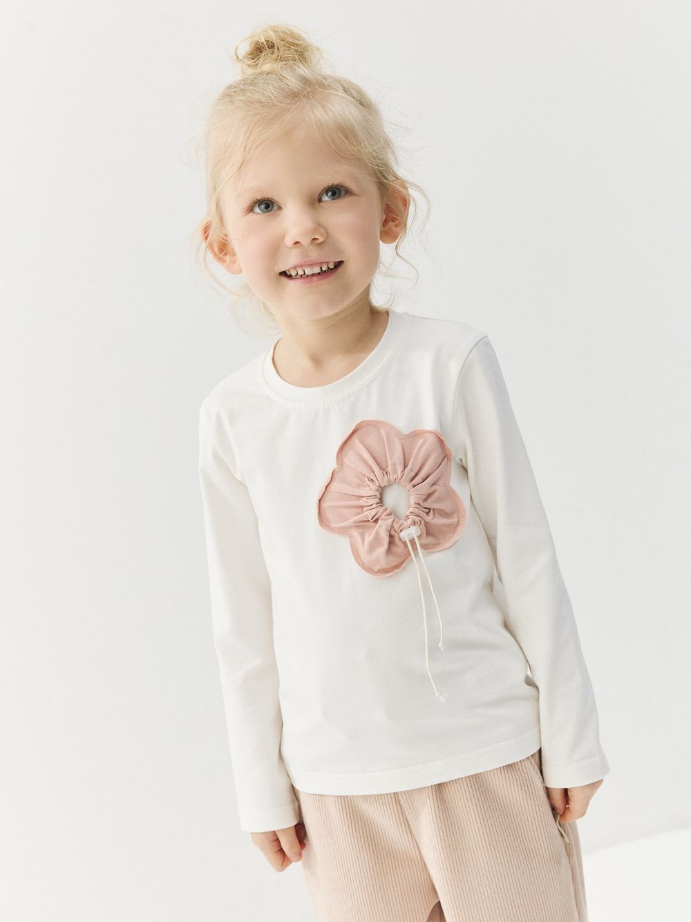 Лонгслив "Пломбир" с декором цветок